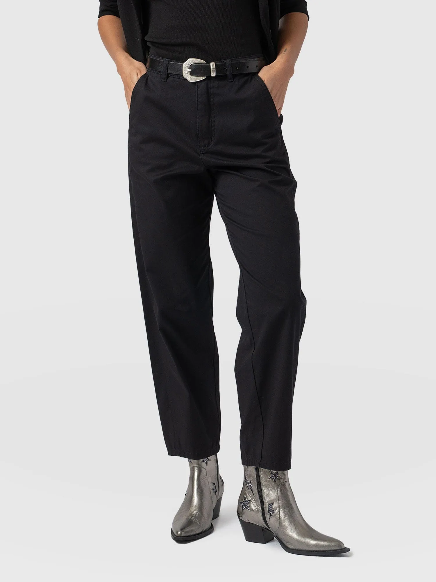 Alma Barrel Leg Chino - Black