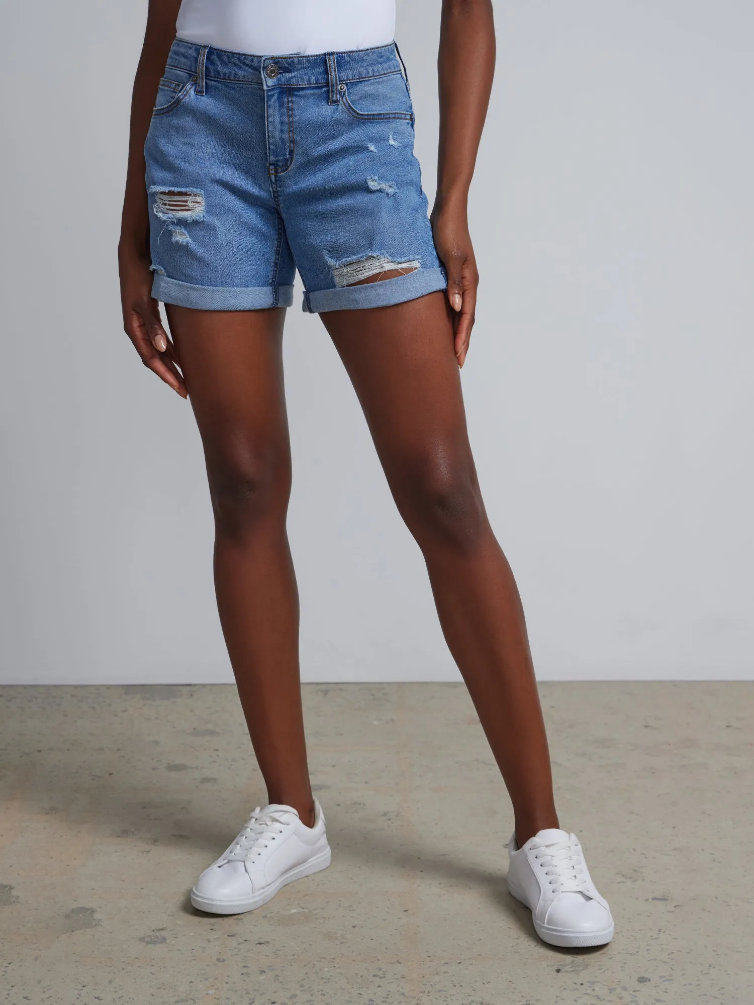 Essential Mid-Rise Denim 5-Inch Boyfriend Short - Medium Wash