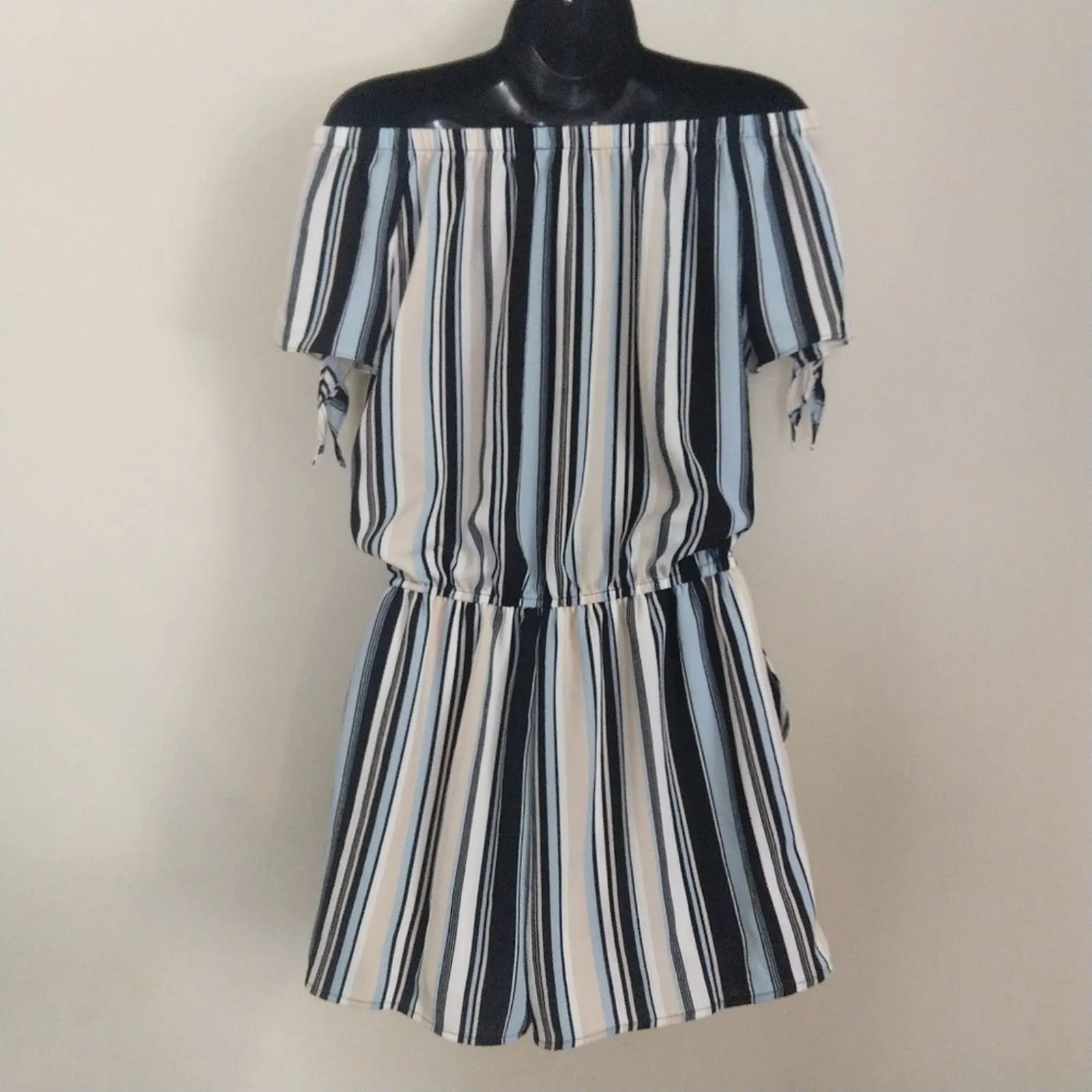 Love...Ady Stripe Tie Sleeve Romper Medium