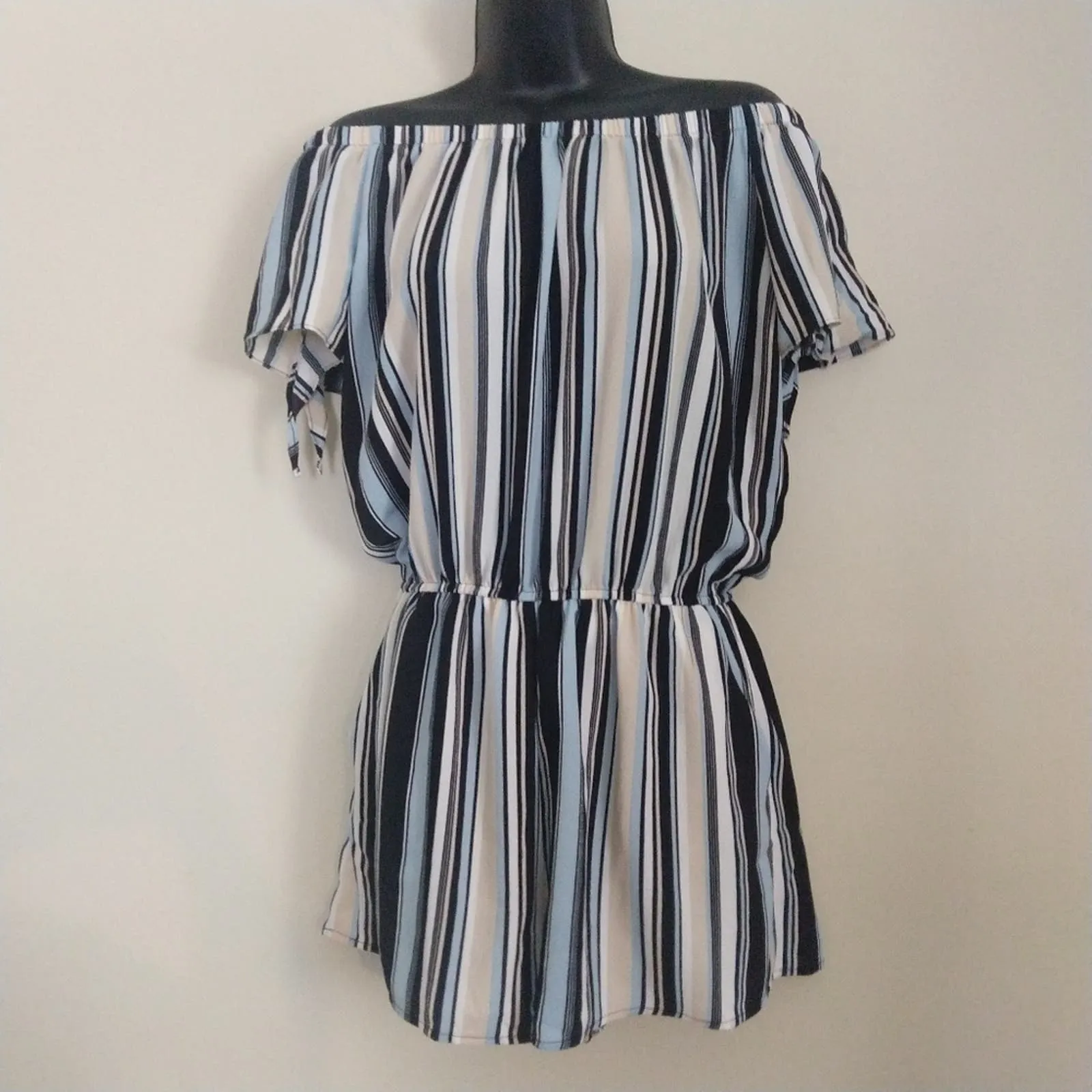 Love...Ady Stripe Tie Sleeve Romper Medium