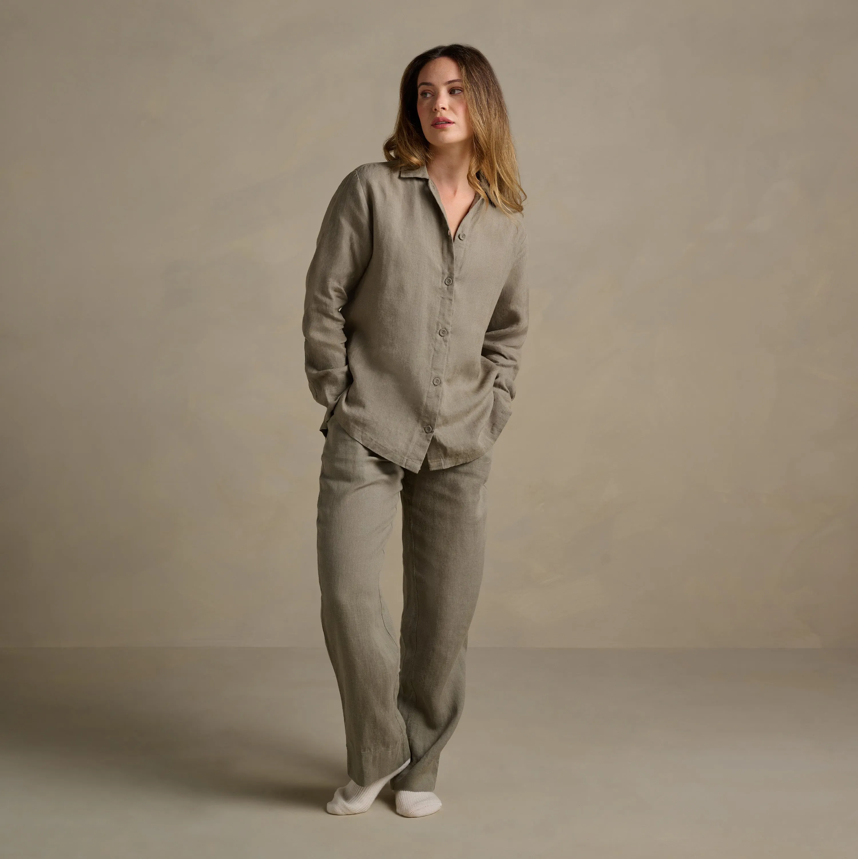 The Women's Linen Shirt - Moss