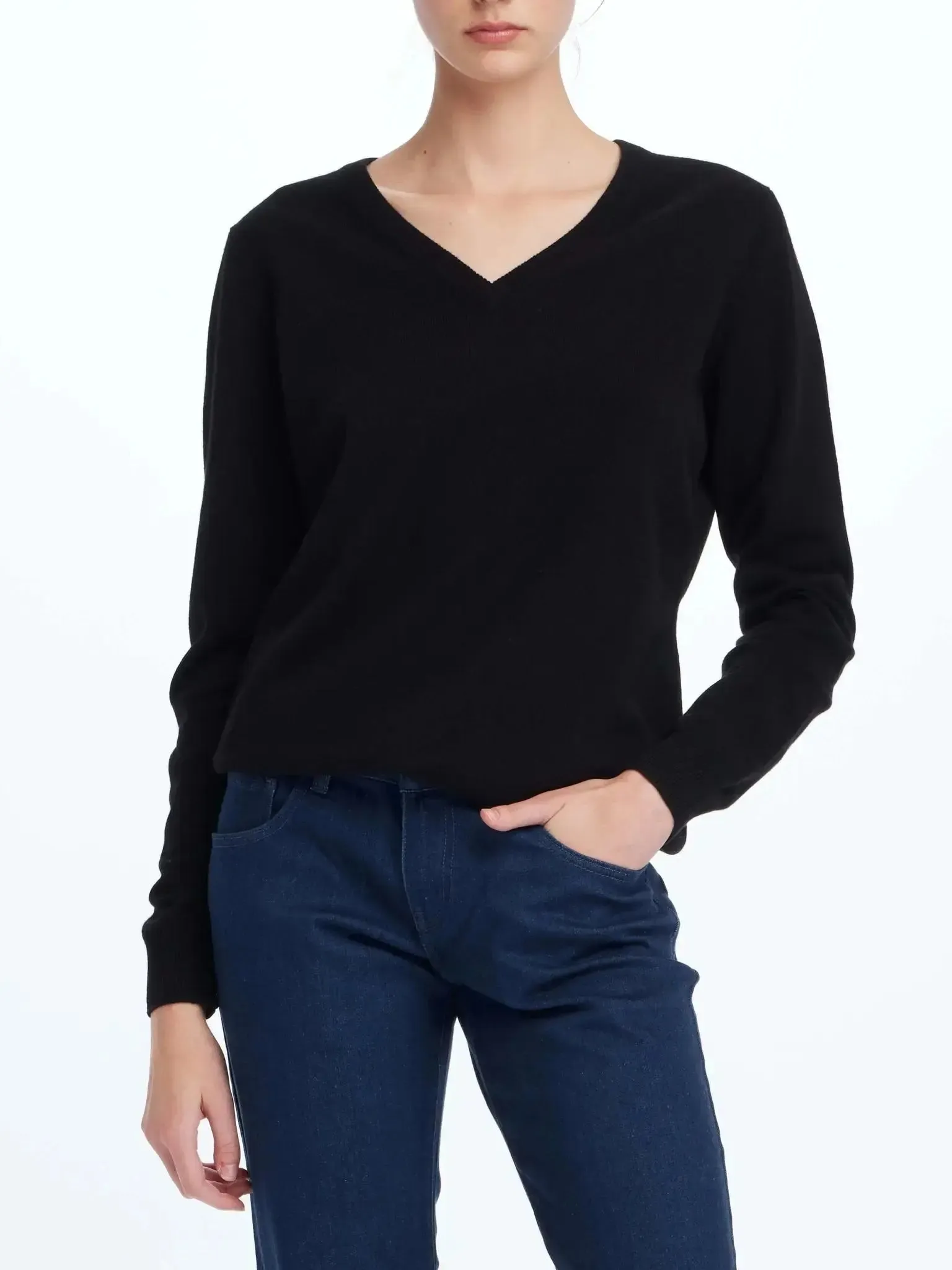 Women's Cashmere V-Neck Sweater In Black